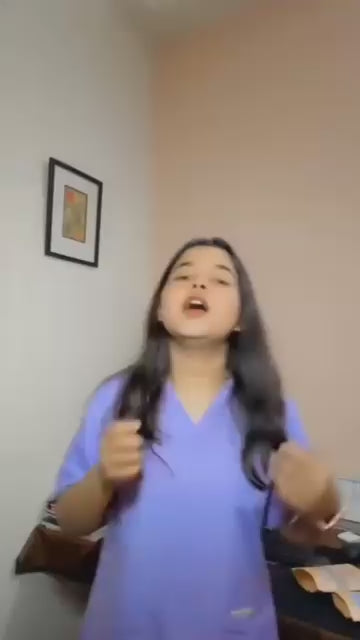 A physiotherapist explaining benefits of Flavus Organic Moringa Powder & Amla Powder